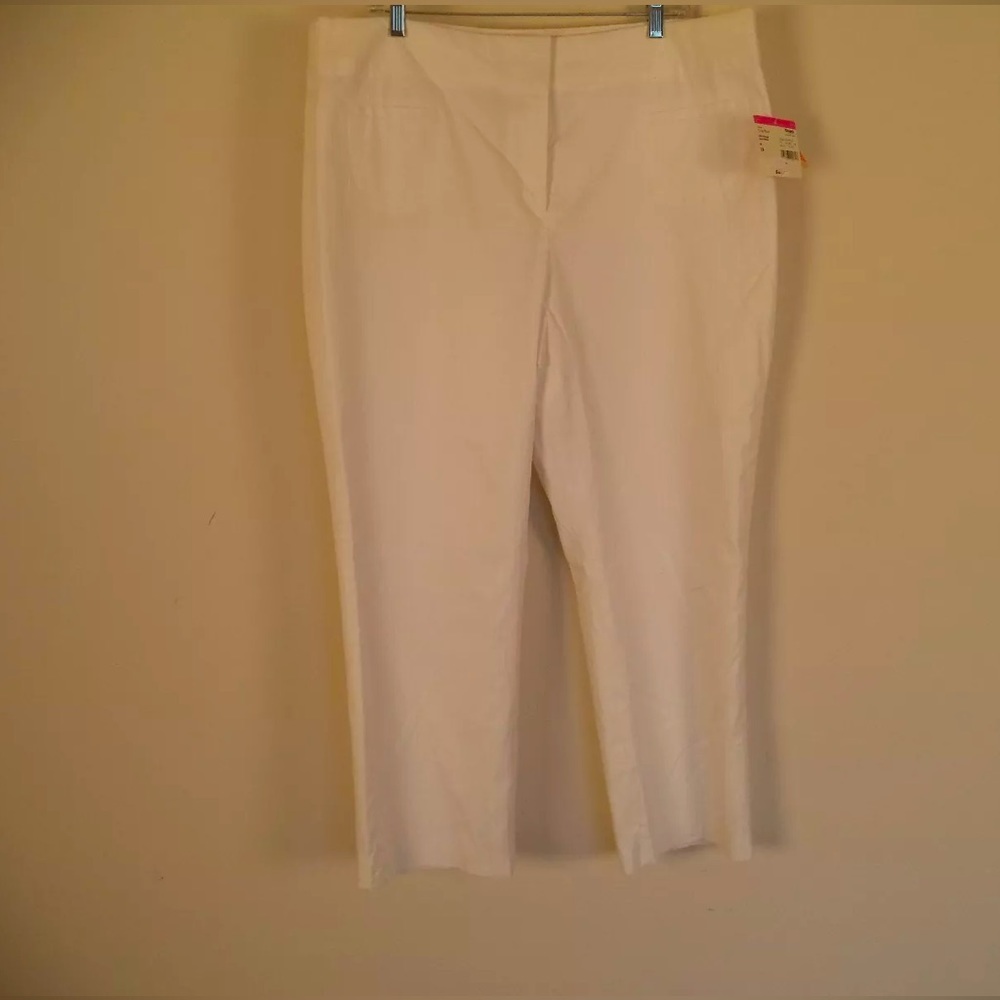 Womens Core White Apostrophe Stretch Crop Pant. Size 18. Worn once